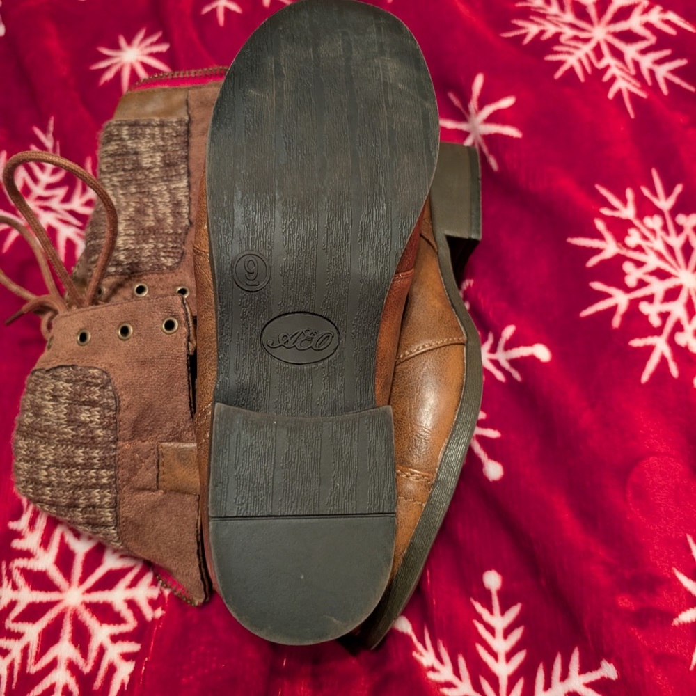 American Eagle Outfitters Tan Lace-Up Ankle Boots - Picture 3 of 5